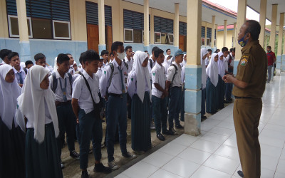 Apel yang Pimpin Langsung oleh Kepala Sekolah SMAN 5 Sampolawa